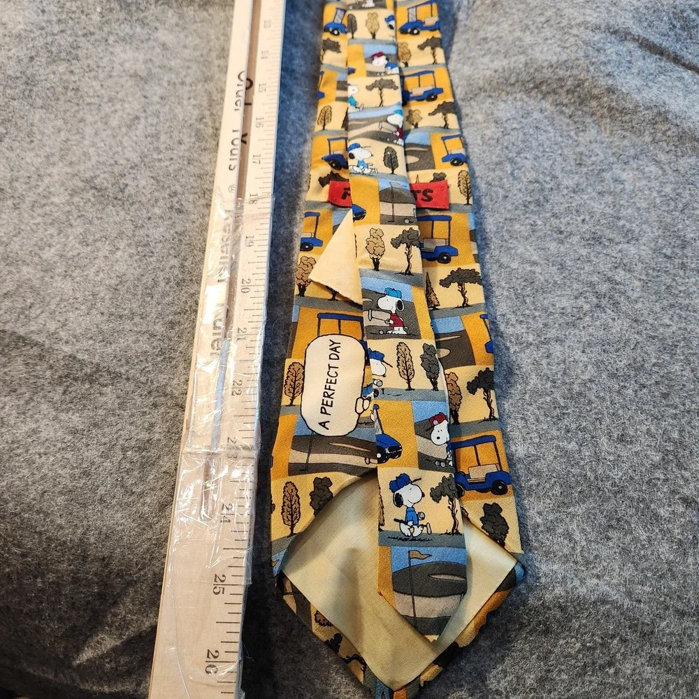 Vintage Peanuts Snoopy Tie Mens‎ Golf Silk Cartoon Novelty Necktie Made USA